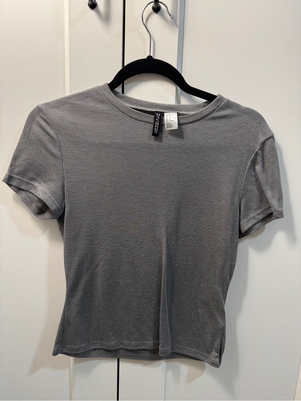 H&M Gray Short Sleeve Ribbed Crewneck Tee